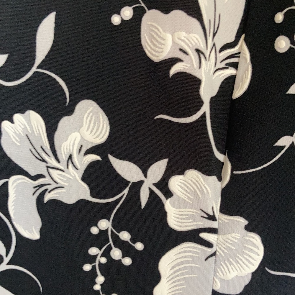 Signature faux wrap floral dress with stretch size 2X - Picture 5 of 17